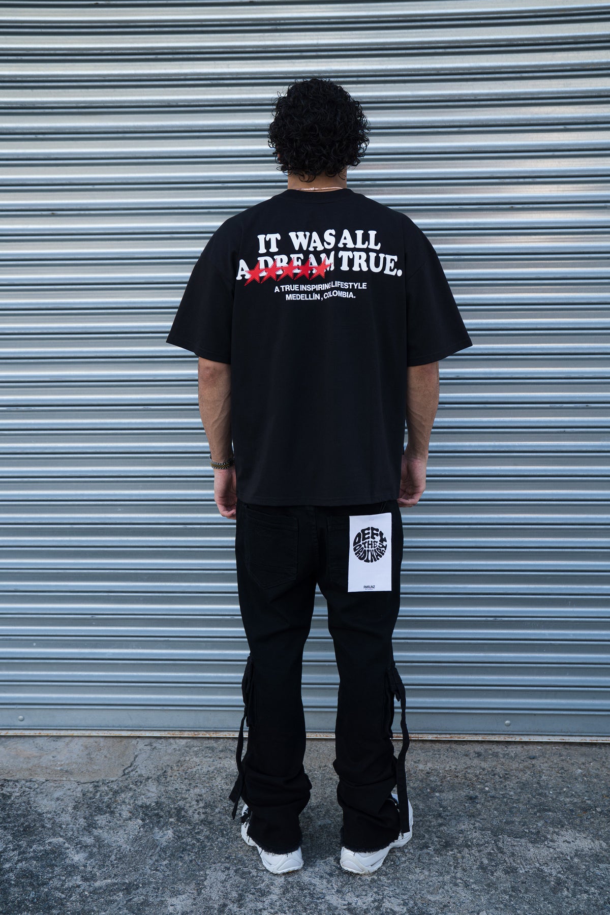 TRUE DREAMS BOXY TEE - BLACK