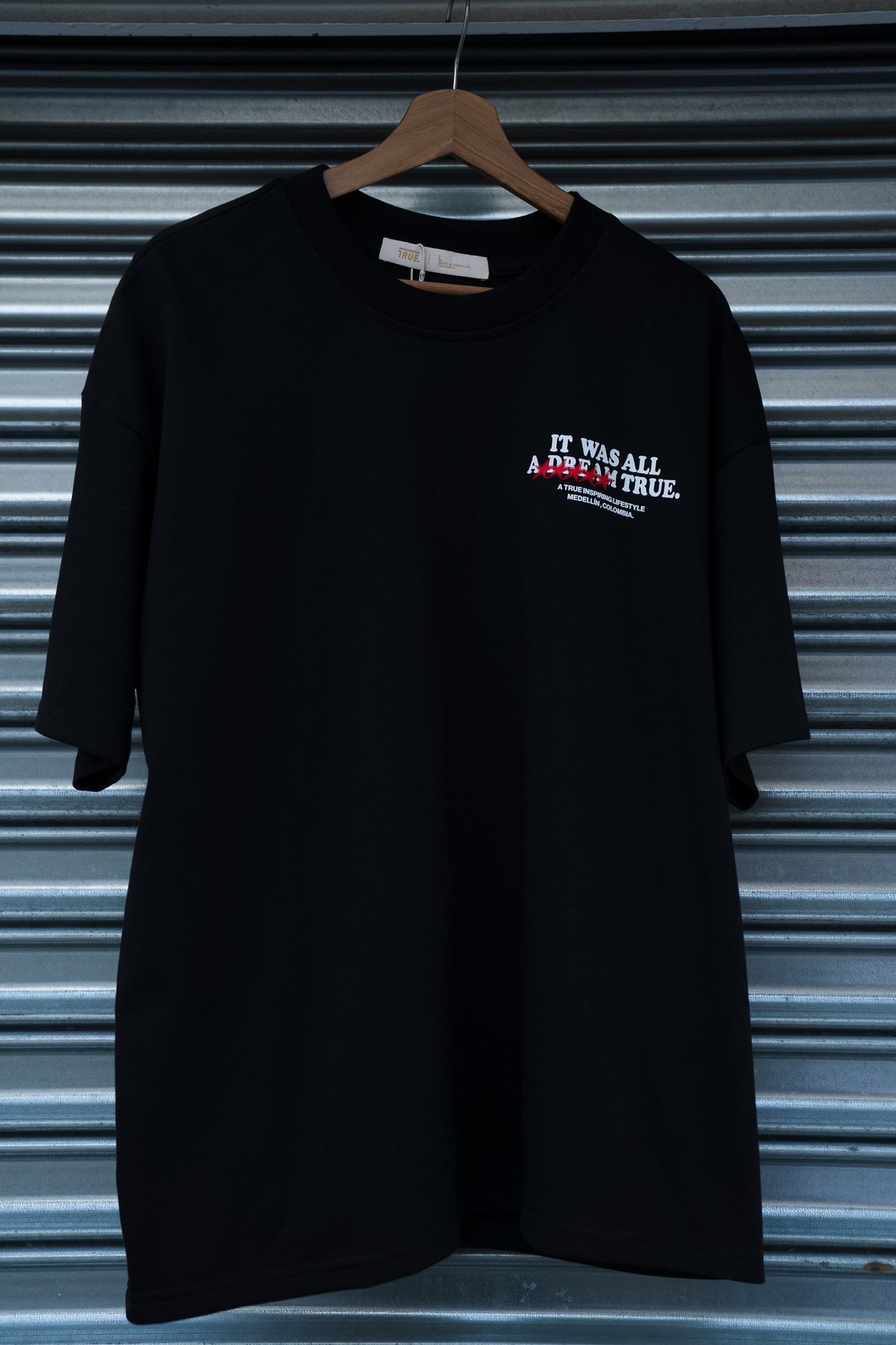 TRUE DREAMS BOXY TEE - BLACK