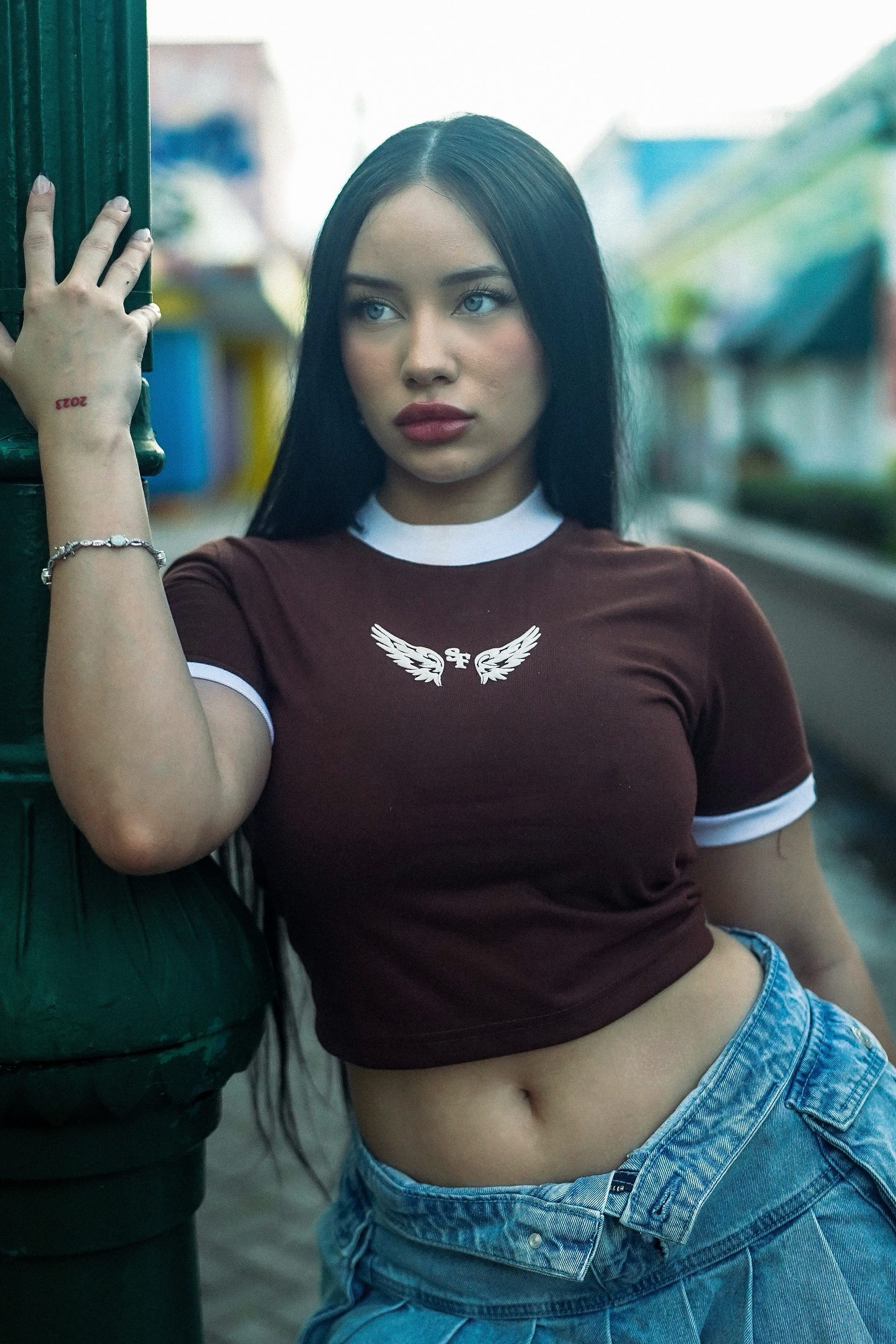BROWN - CROPPED TEE